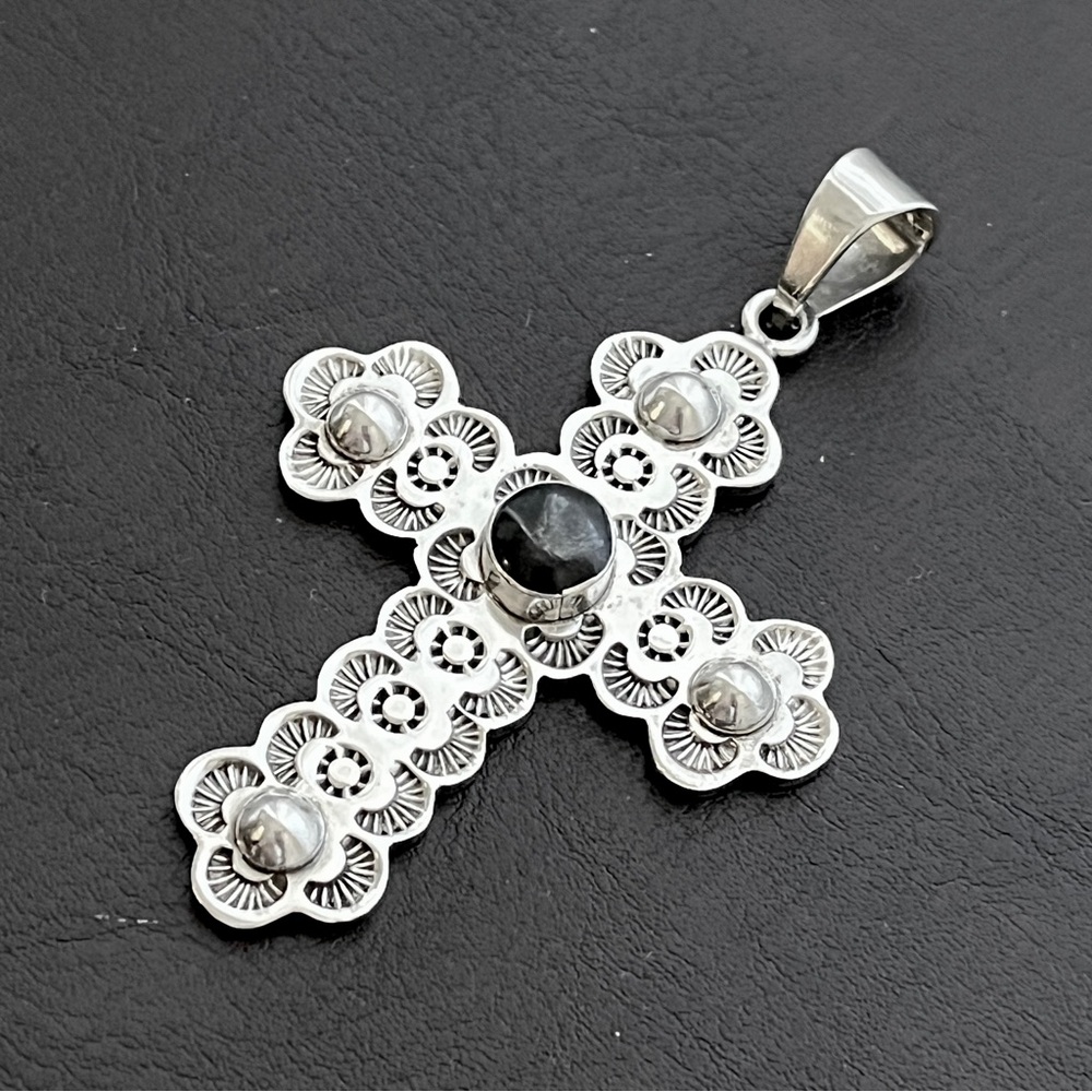 Vintage Taxco Mexico Large Sterling silver and onyx cross pendant - Picture 8 of 12